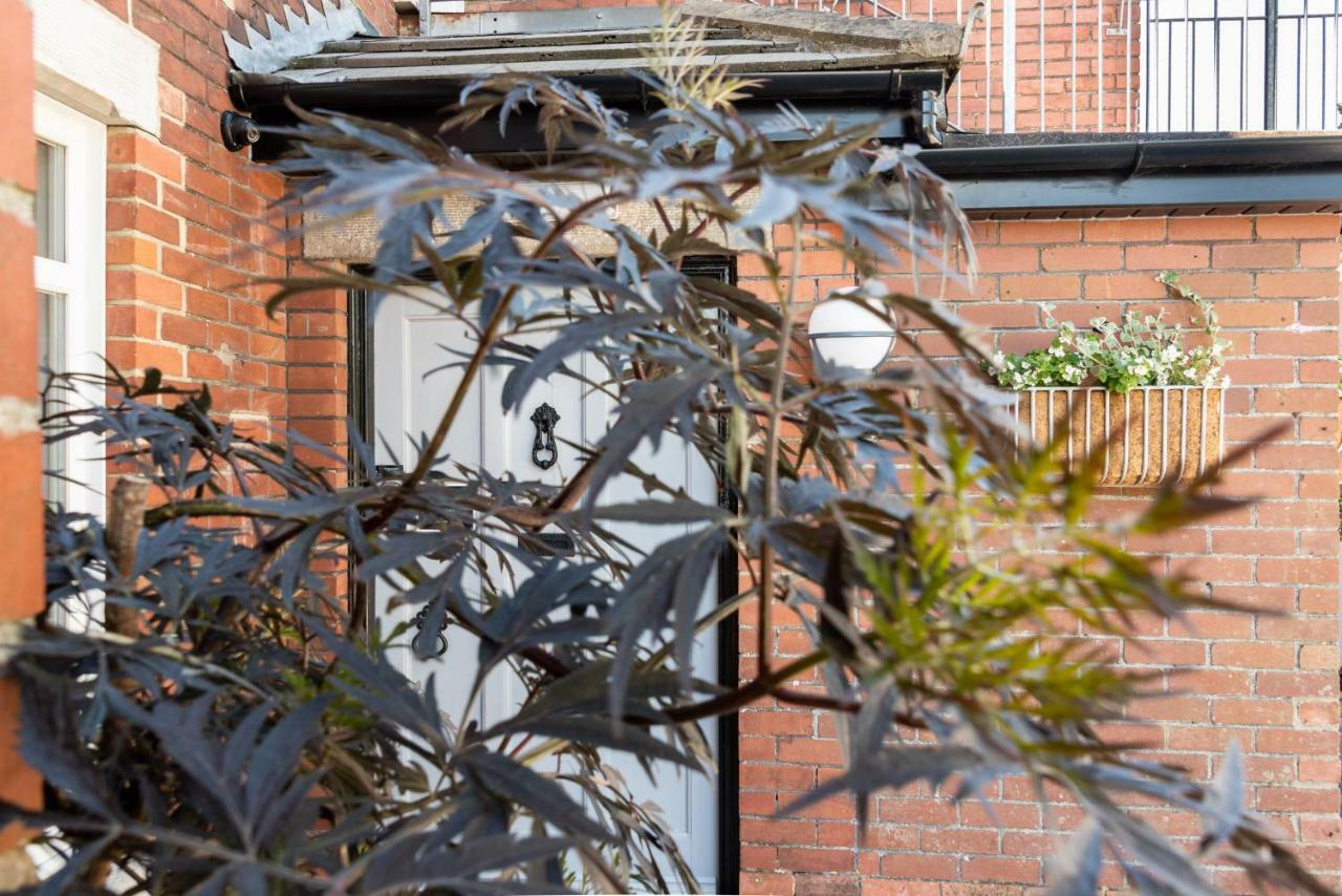 The Dartmouth Boutique B &B Bed & Breakfast ภายนอก รูปภาพ